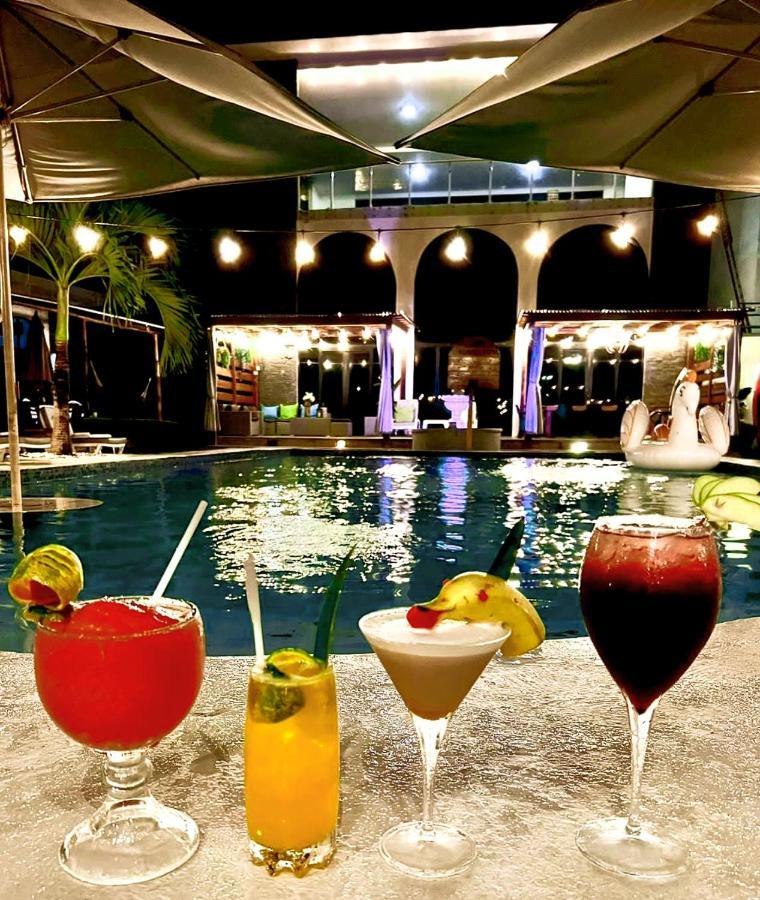 Show Pony Beach Resort And Suites Las Lajas  Bagian luar foto