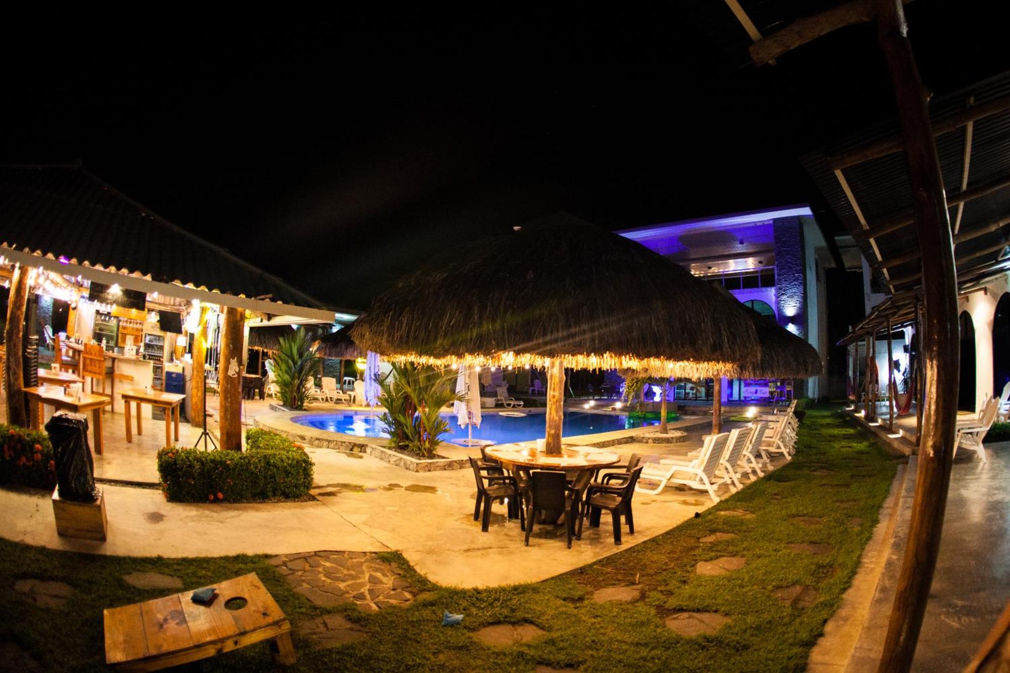 Show Pony Beach Resort And Suites Las Lajas  Bagian luar foto